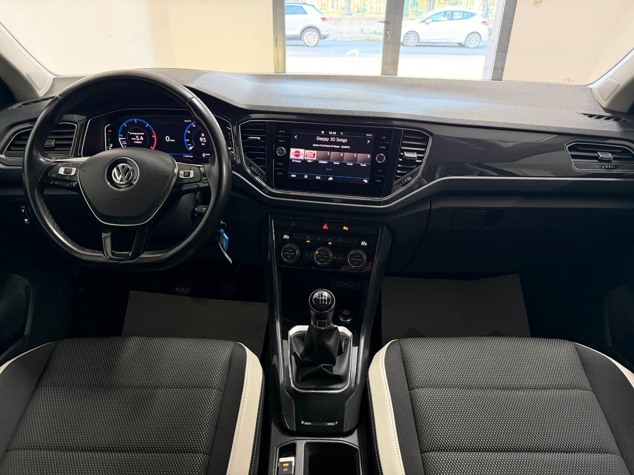 Volkswagen T-Roc 1.6 TDI 116CV SCR R-LINE 17" LED/CAMERA/NAVI