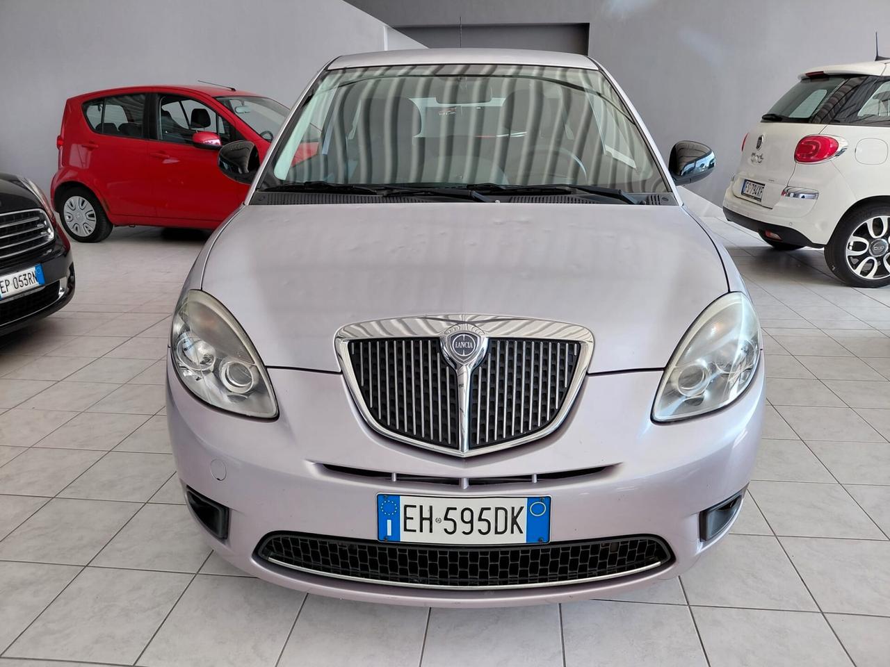 Lancia Ypsilon 1.2 69 CV Unyca