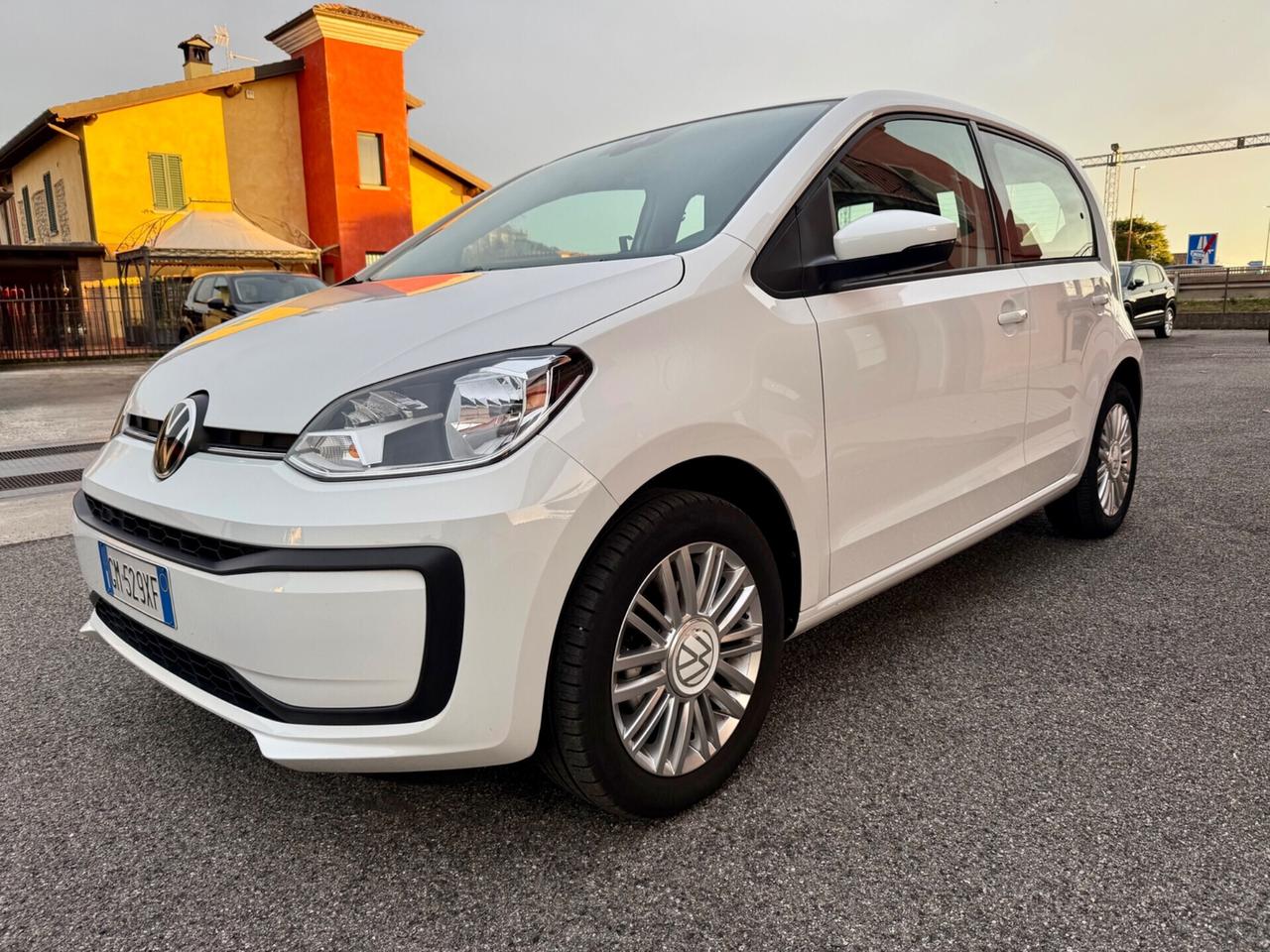 Volkswagen up! 1.0 5p. EVO sport 2000 KM