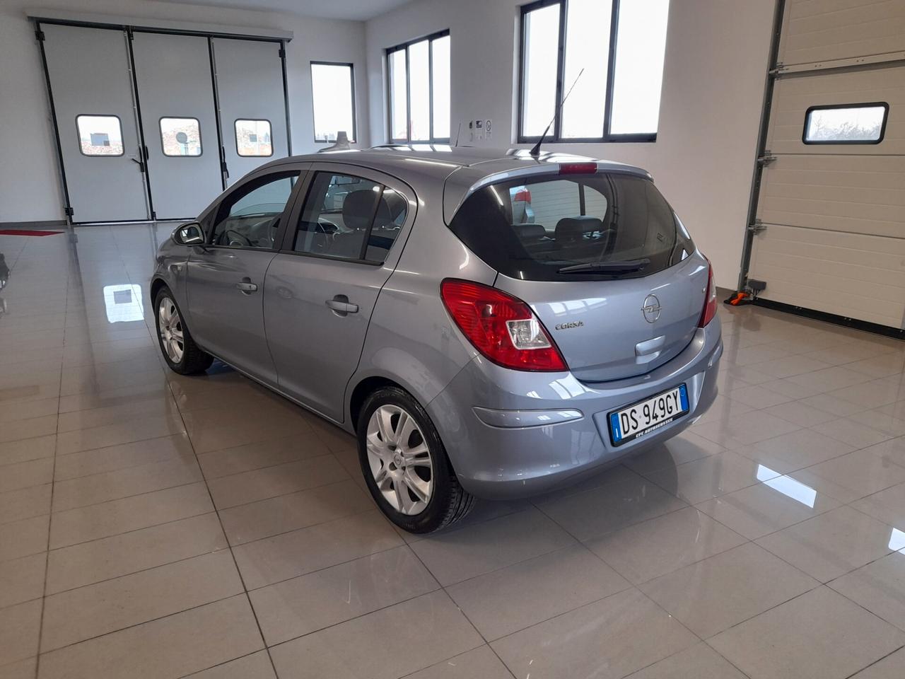 Opel Corsa 1.2 5 porte Cosmo