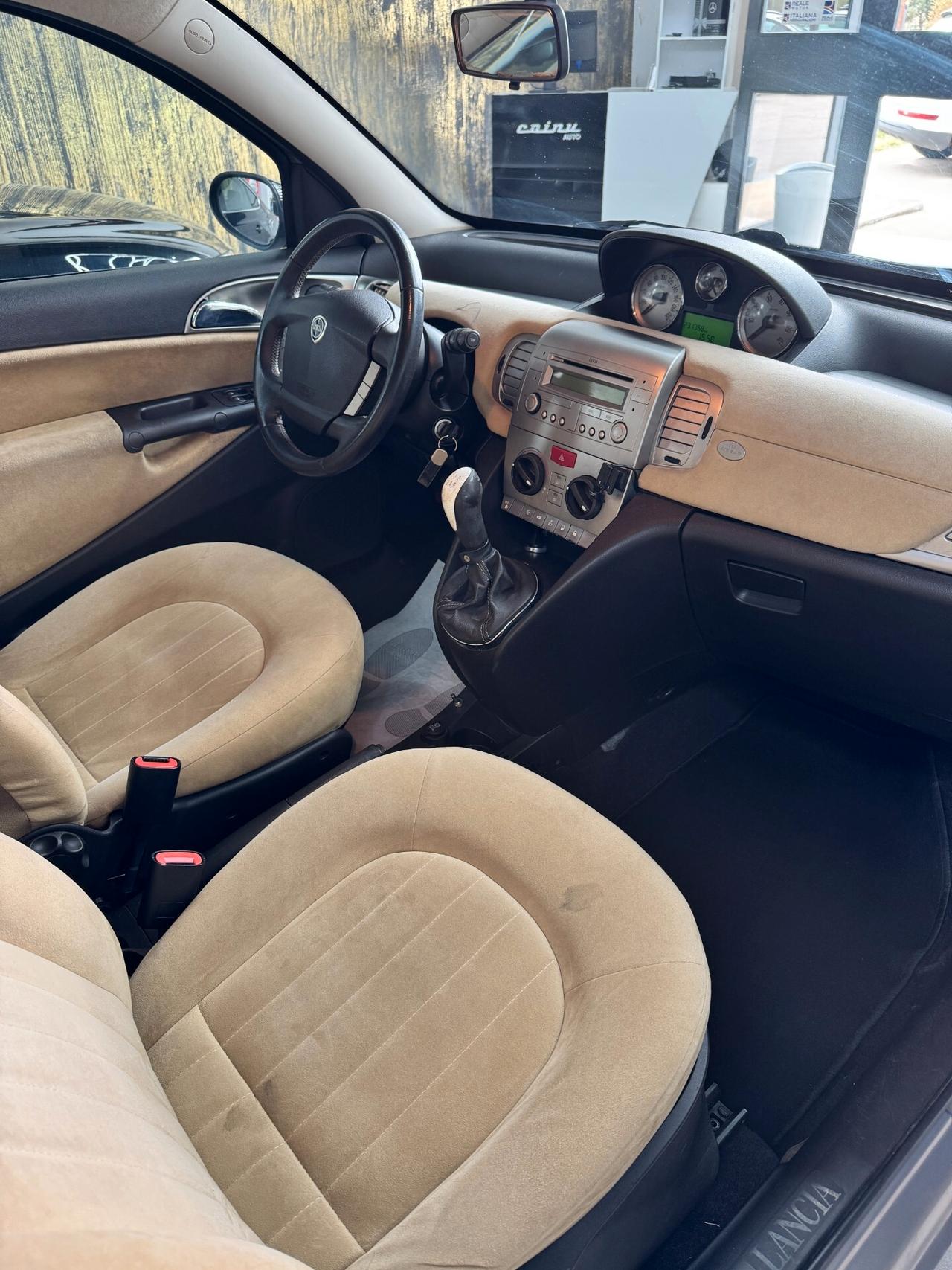 Lancia Ypsilon 1.3 MJT 75 CV Oro