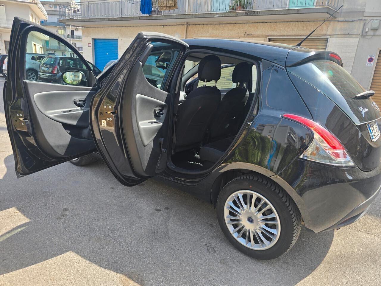 Lancia Ypsilon 1.2 69 CV 5 porte S&S Platinum