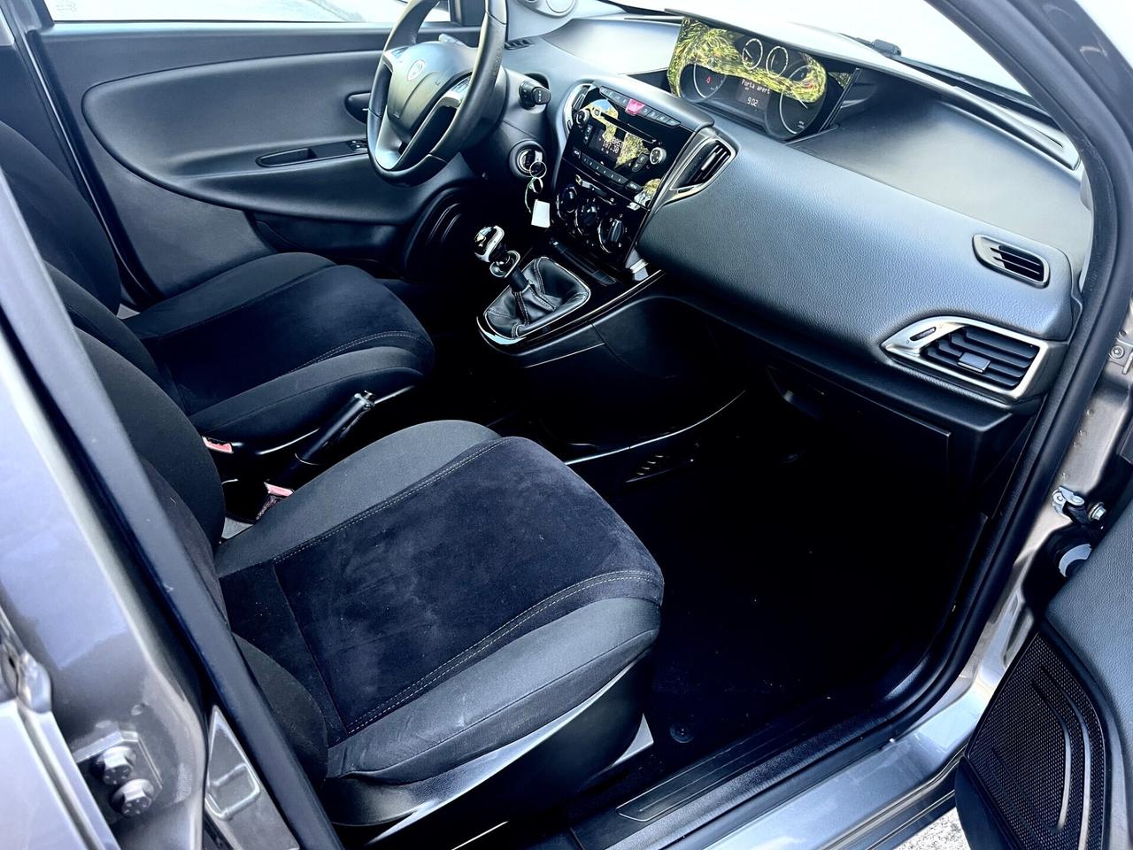 Lancia Ypsilon 1.2 69 CV 5 porte Platinum