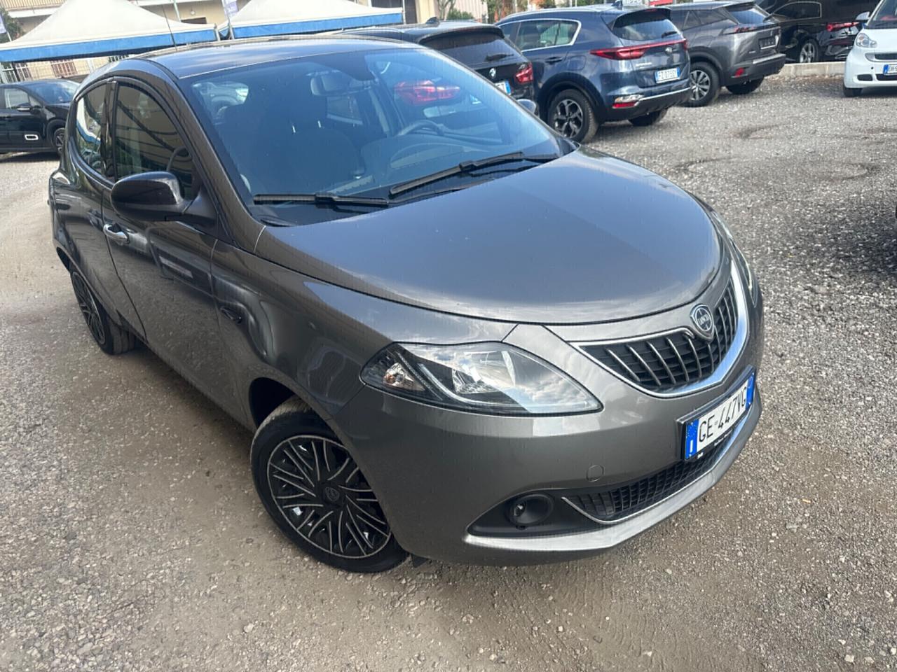 Lancia Ypsilon 1.0 FireFly 5 porte S&S Hybrid Ecochic Silver