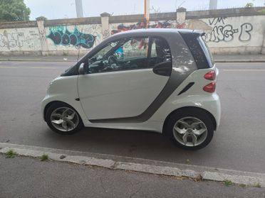 Smart ForTwo 1000 52 kW MHD SERVOSTERZO