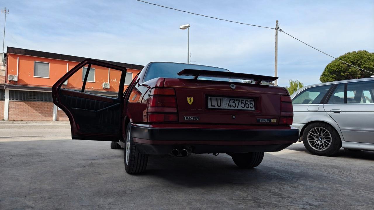 Lancia Thema 8.32