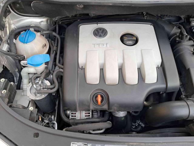 VOLKSWAGEN Touran 2.0 16V TDI Highline 7 posti neopatentati