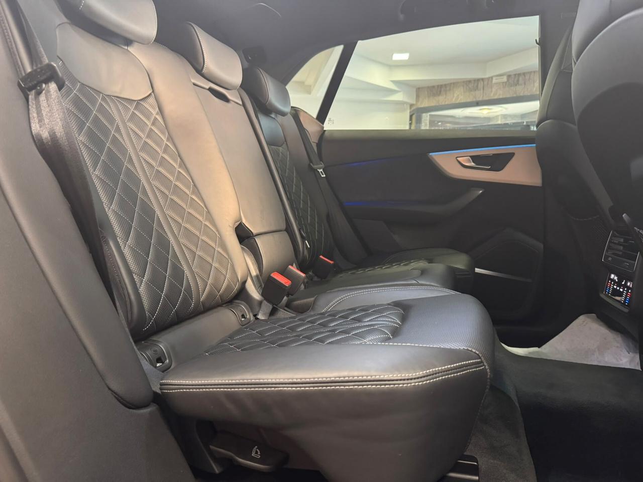 Audi Q8 SQ8 TFSI quattro tiptronic