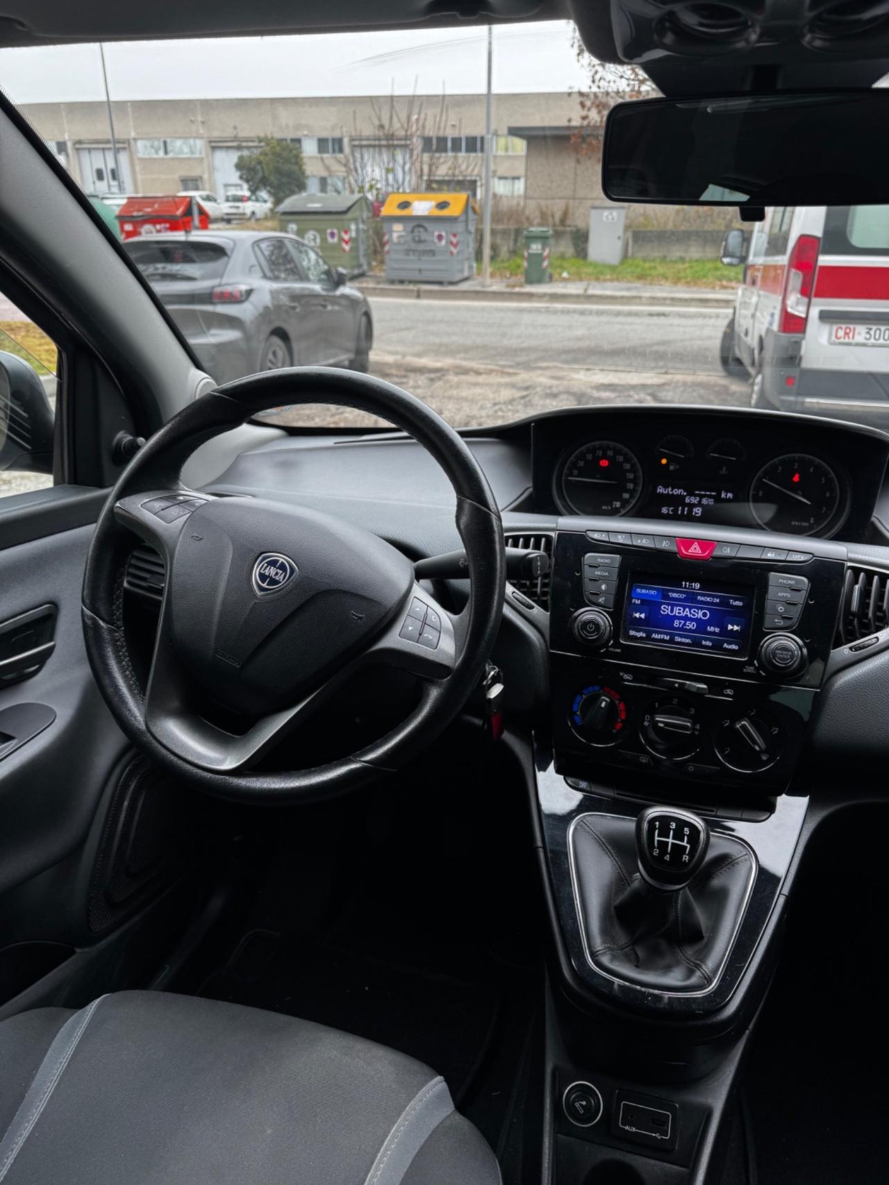 Lancia Ypsilon 1.2 69 CV 5 porte