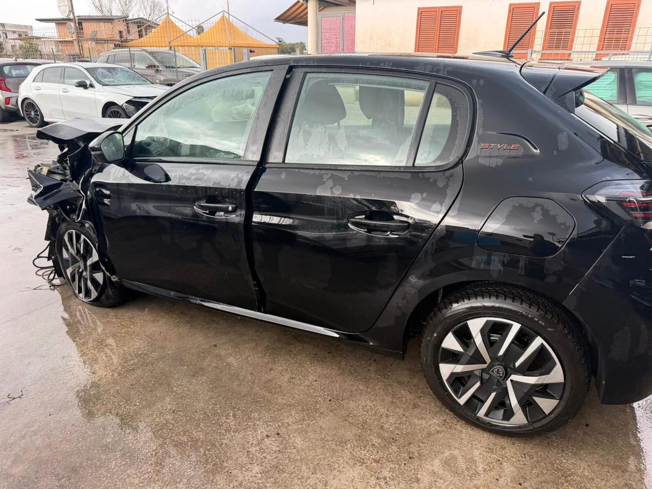 Peugeot 208 1,2 sinistrato - 2025