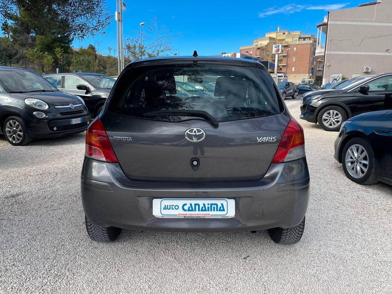 TOYOTA YARIS 1.0 B - 2009