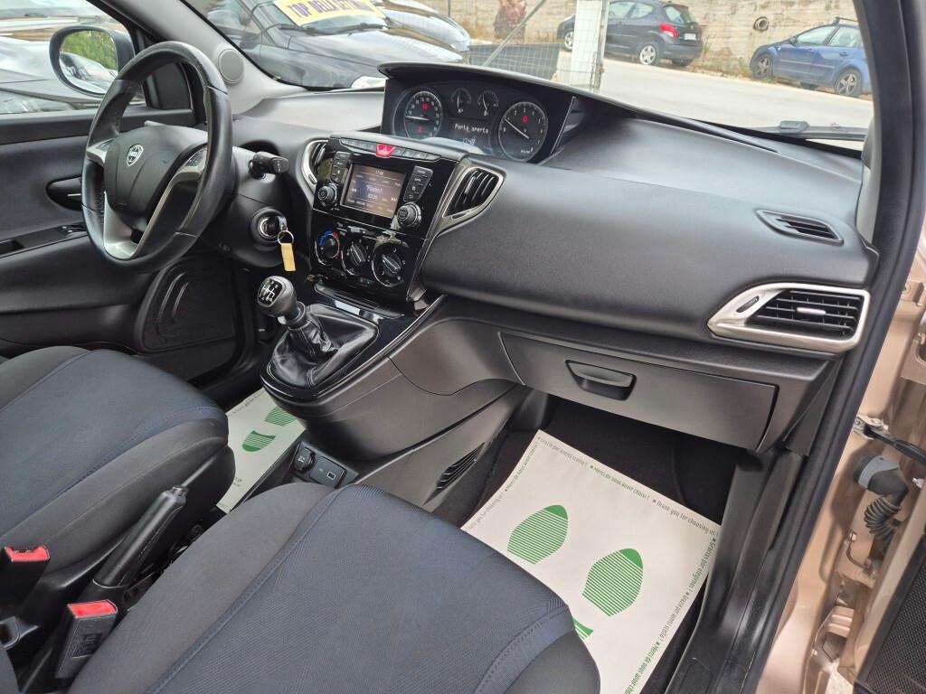 Lancia Ypsilon 1.0 FireFly 5 porte Hybrid Ecochic