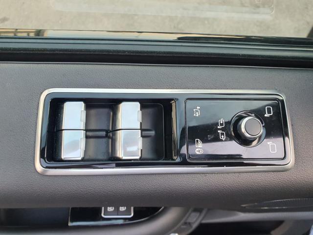 LAND ROVER Range Rover 3.0D I6 300 CV HSE Westminster Black