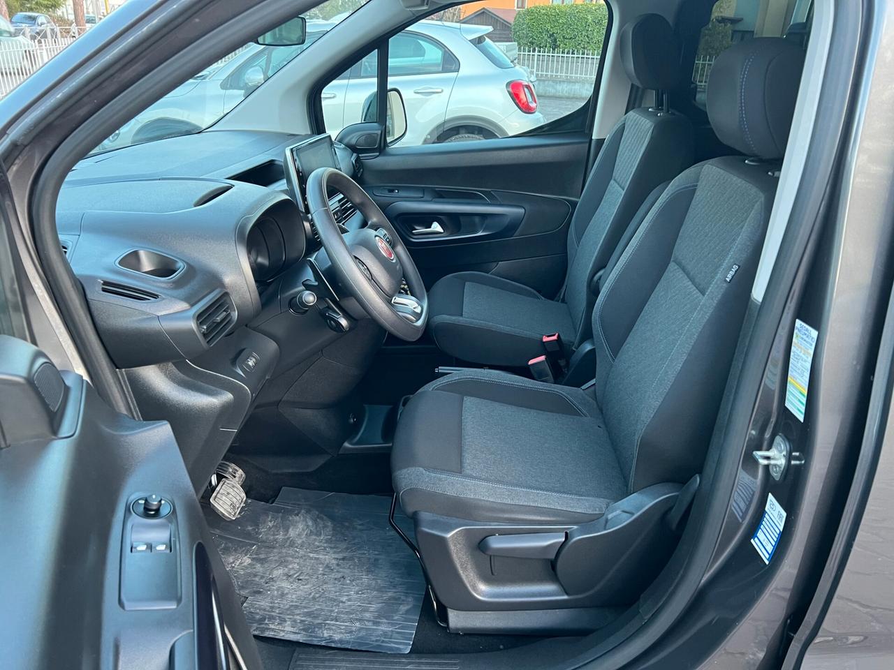 Fiat Doblo 1.5 BlueHdi 130CV AT8 Combi N1 Autocarro 5 posti