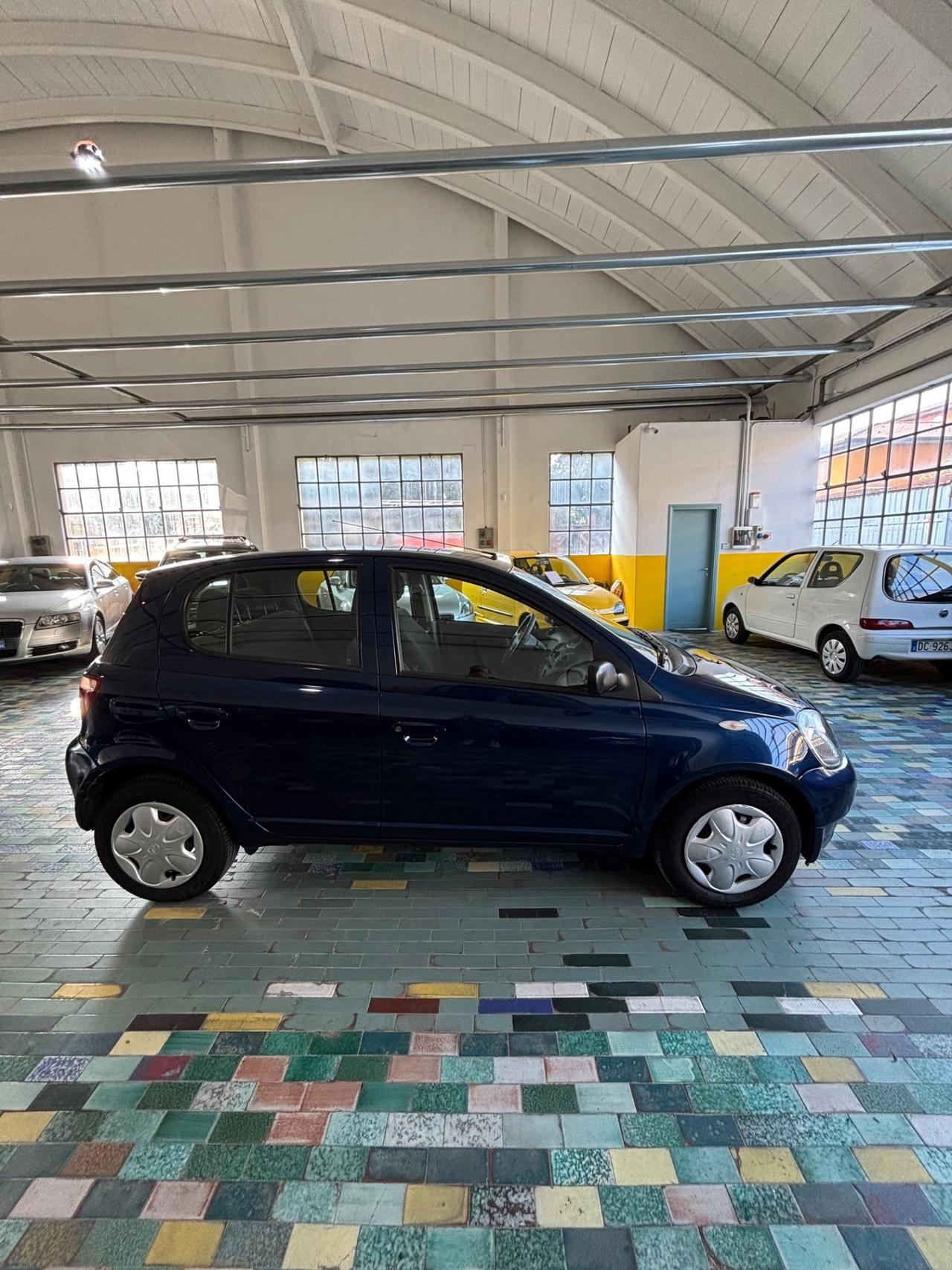 Toyota Yaris 1.0i 16V SOLO 9 MILA KM!!!