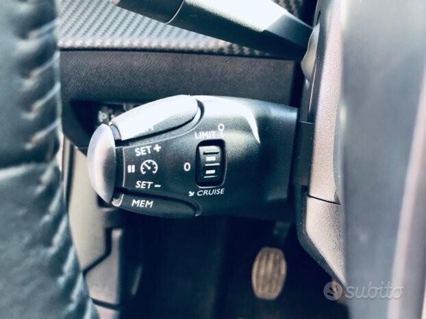 Peugeot 2008 1.2 100 cv S&S 33MILA KM