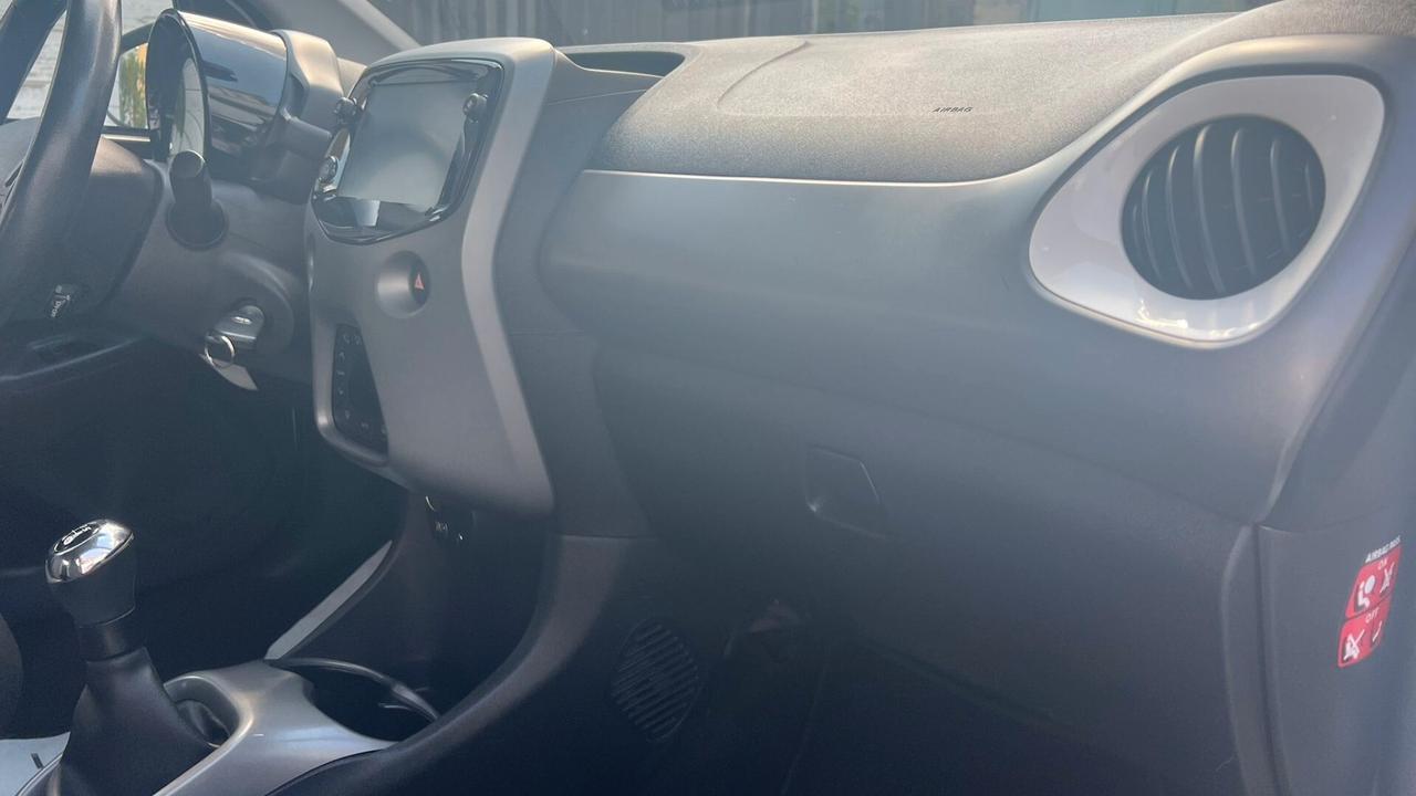 Toyota Aygo Connect 1.0 VVT-i 72 CV 5 porte x-clusiv