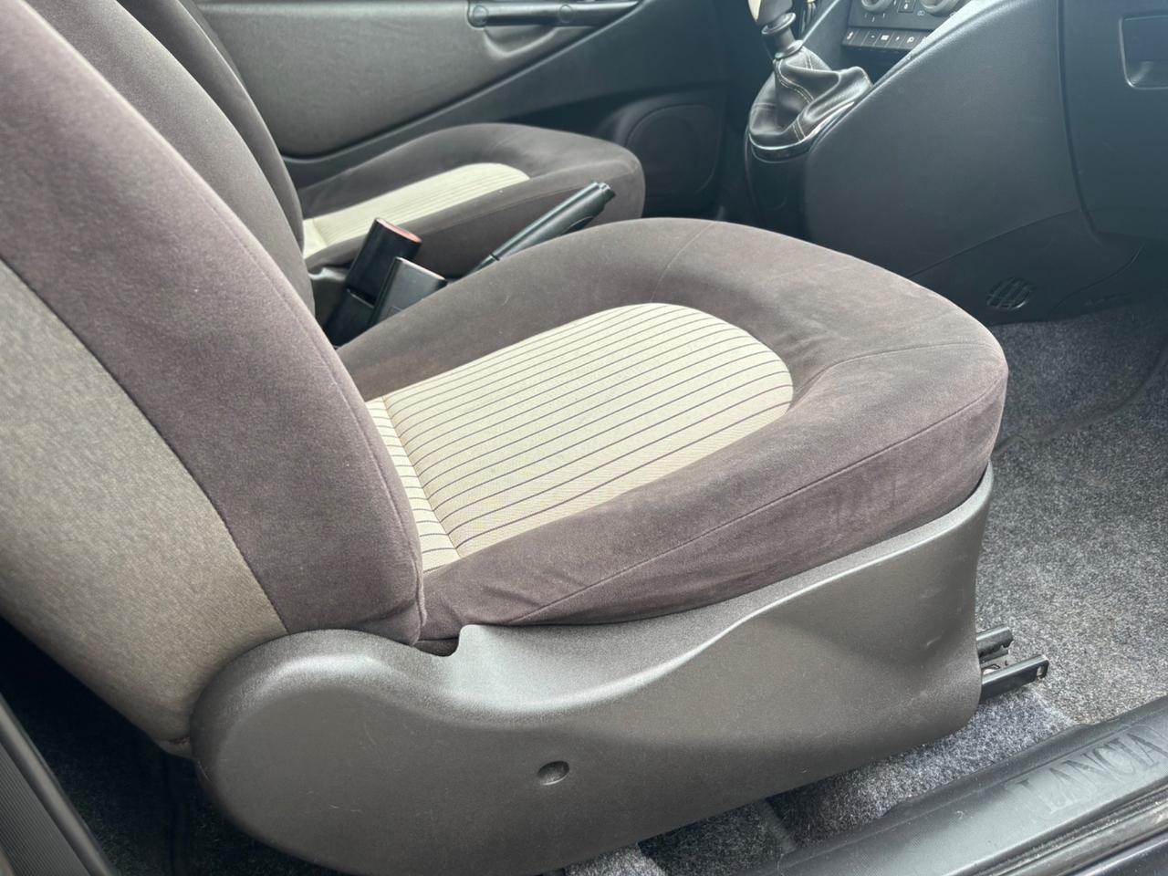 Lancia Ypsilon 1.2 16V Argento