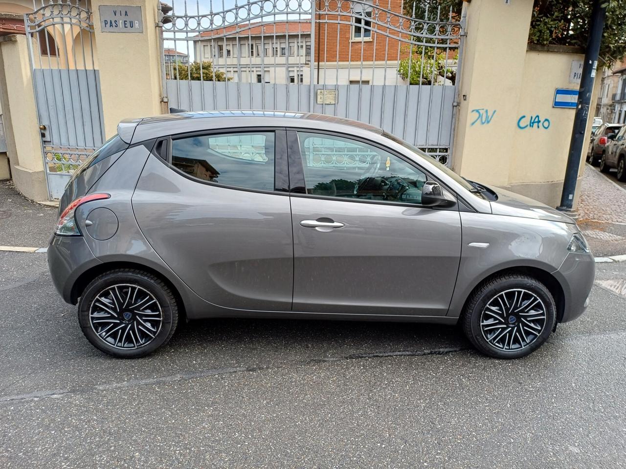 Lancia Ypsilon 1.0 FireFly 5 porte S&S Hybrid Gold