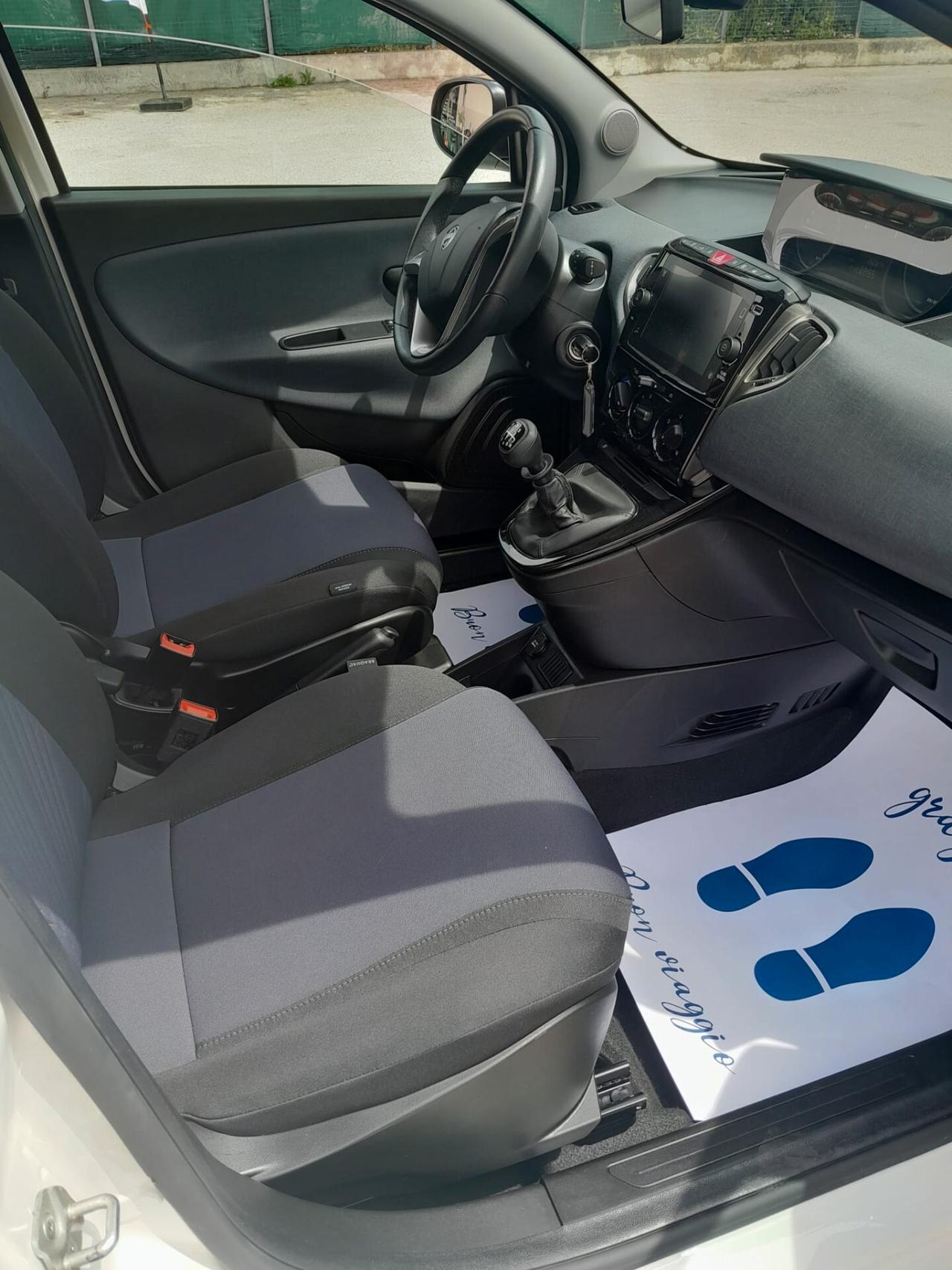 Lancia Ypsilon 1.0 FireFly 5 porte S&S Hybrid Ecochic Gold