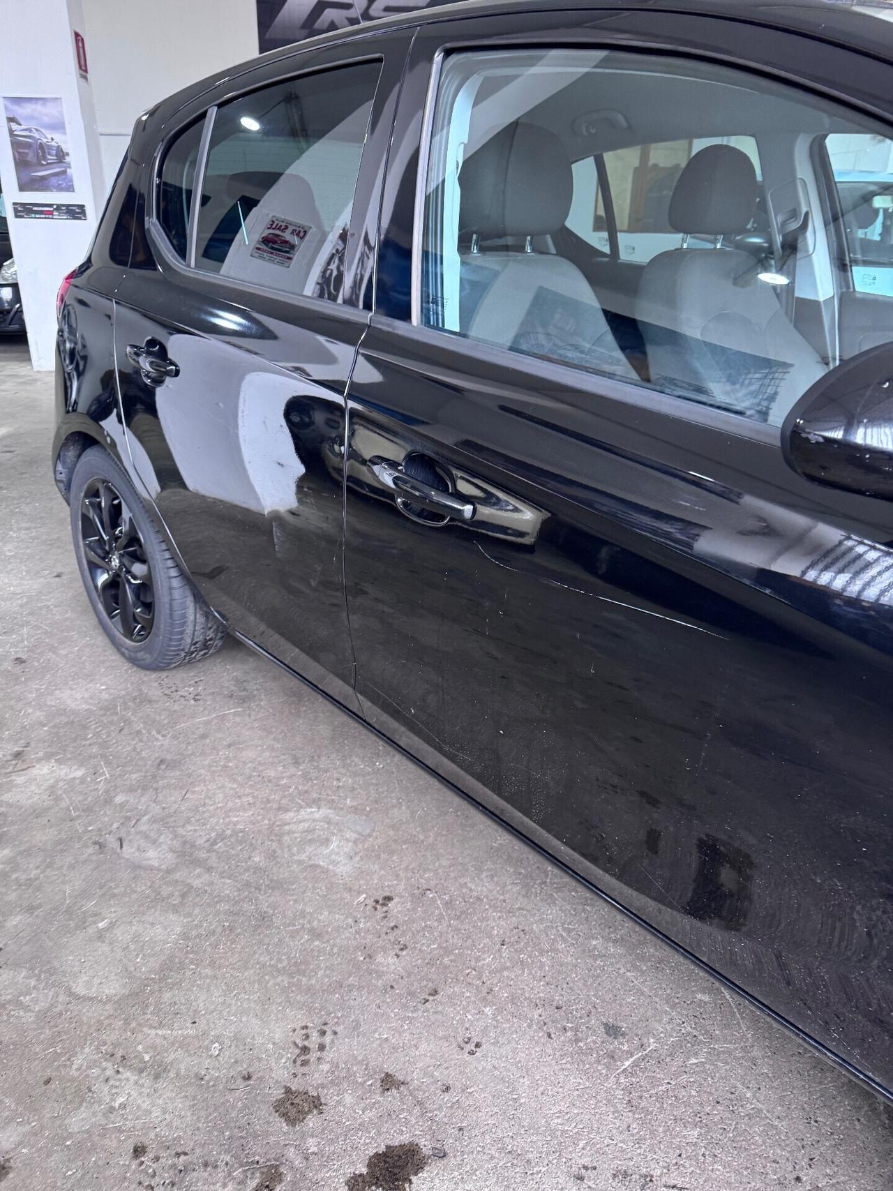 Opel Corsa 1.2 5 porte Black Edition