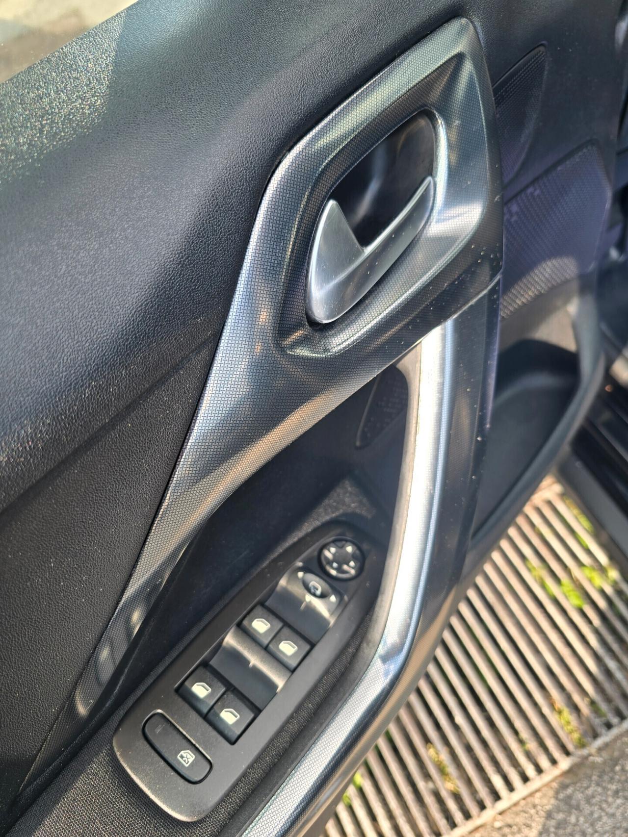 Peugeot 2008 BlueHDi 100cv Allure