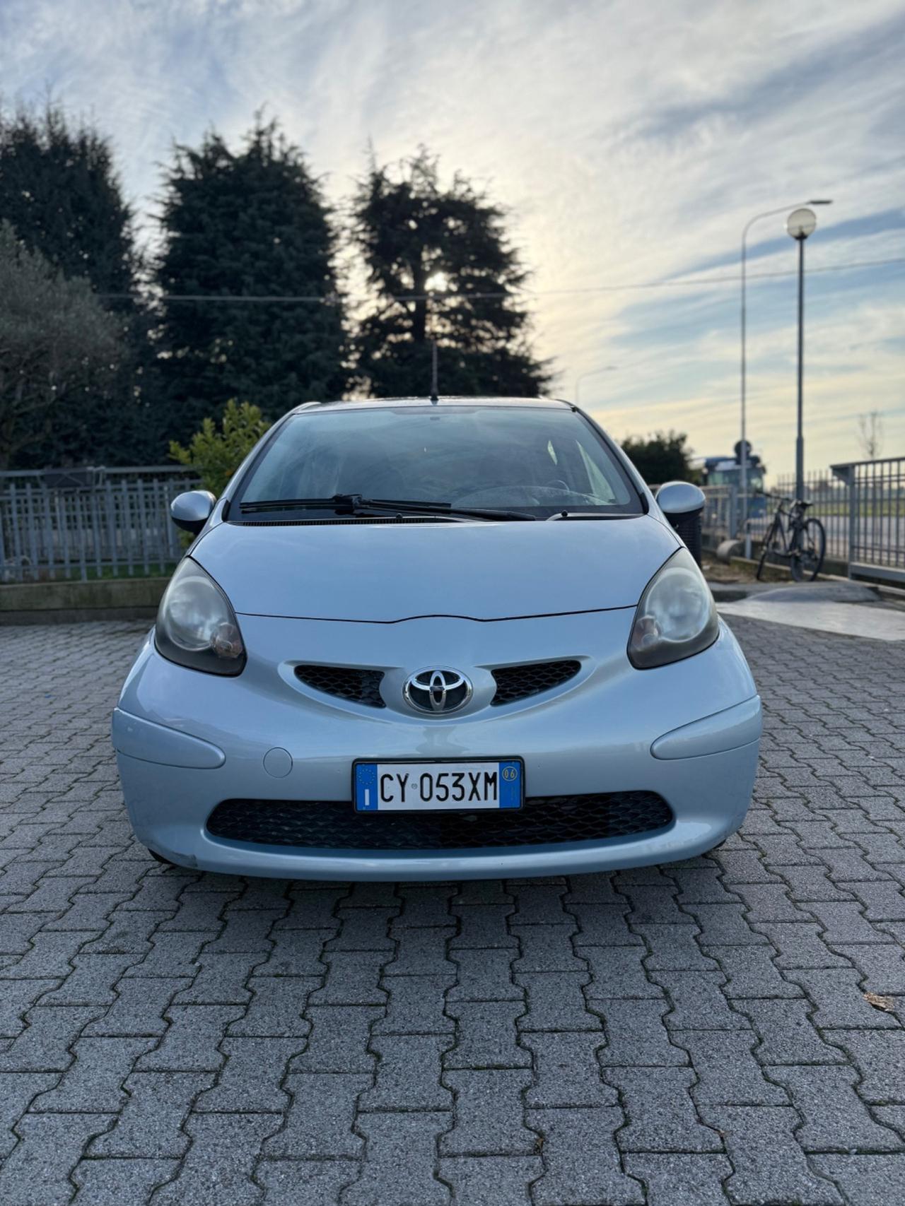 Toyota Aygo 1.0 12V VVT-i 5 porte Sol
