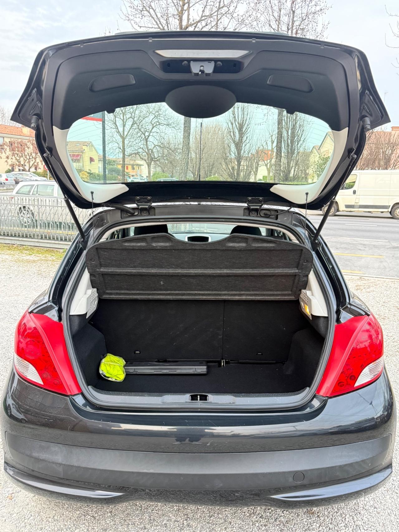 Peugeot 207 1.4 HDi 70CV FAP 5p. XS