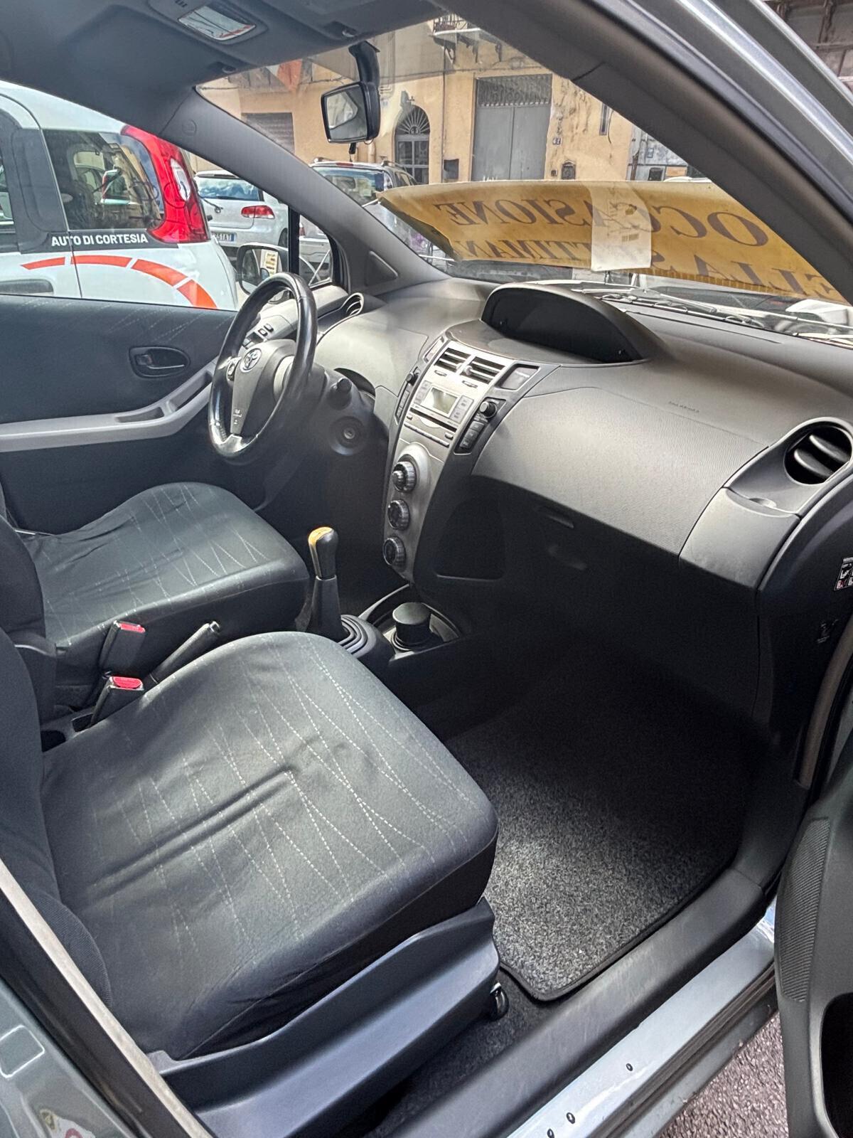 Toyota Yaris 2 SERIE 1.3 5 porte Sol NEOPATENTATI UNICO PROPIETARIO