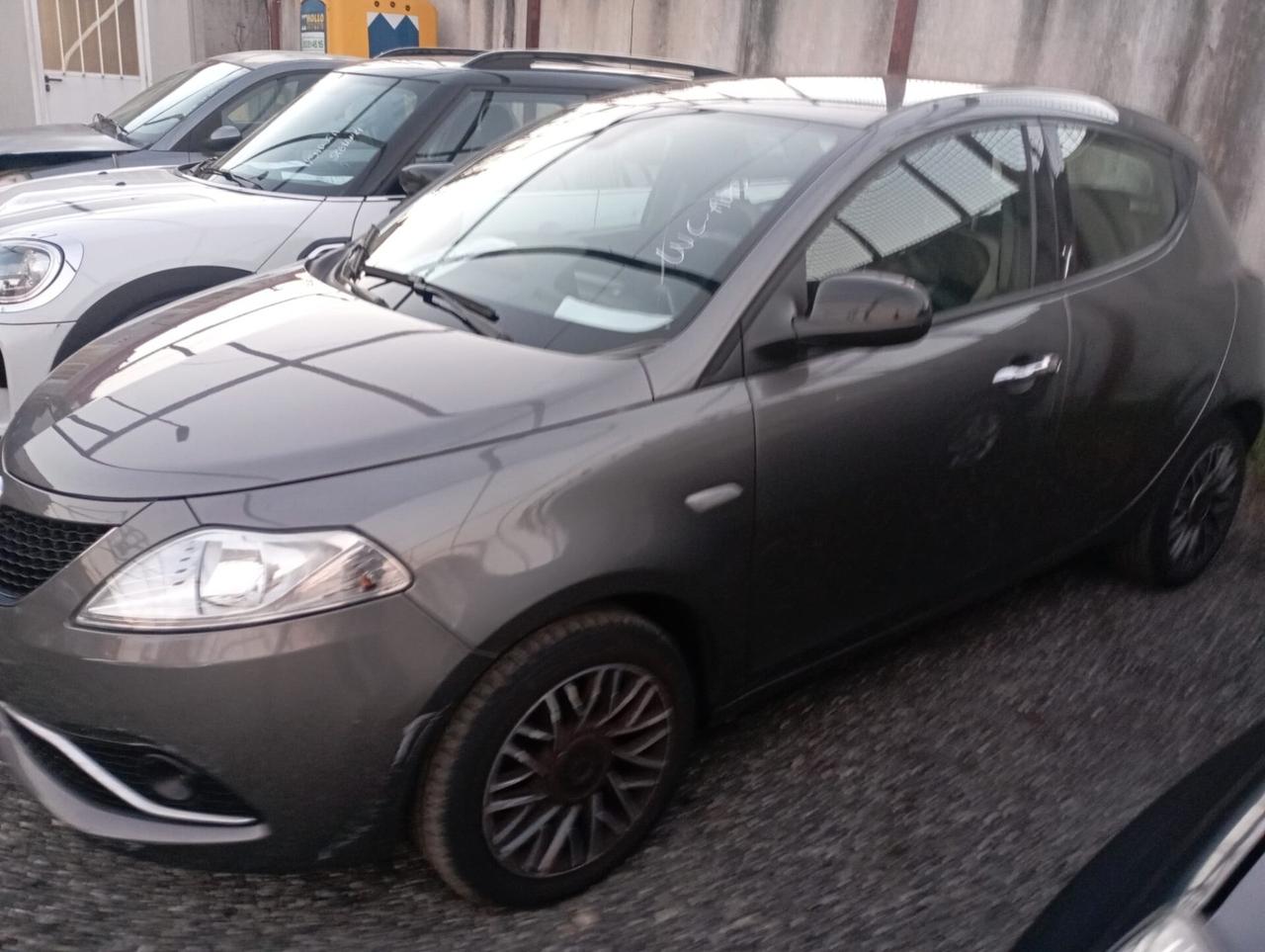 Lancia Ypsilon 1.2 69 CV 5 porte Silver