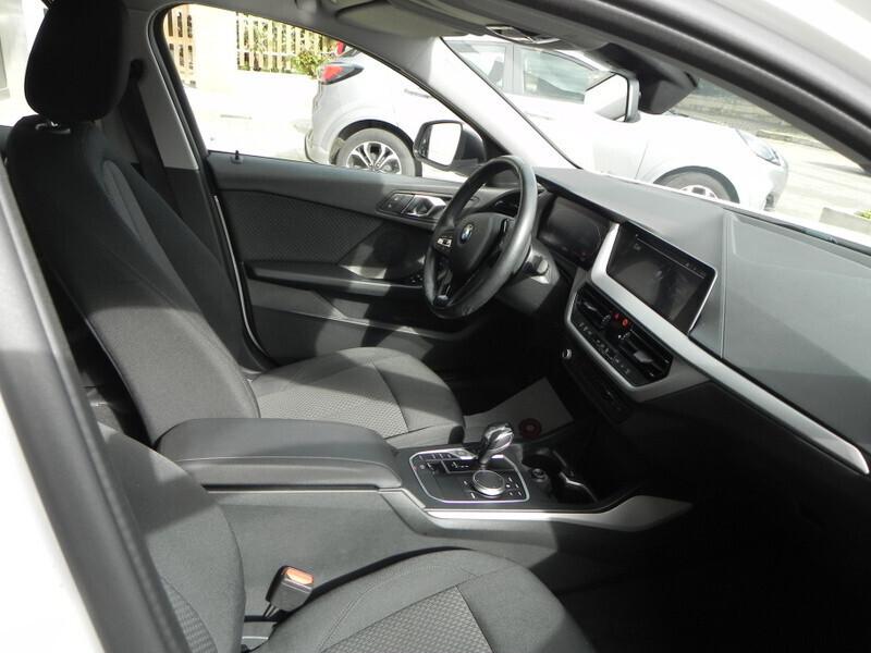 Bmw 118 118d 5p. Business Advantage