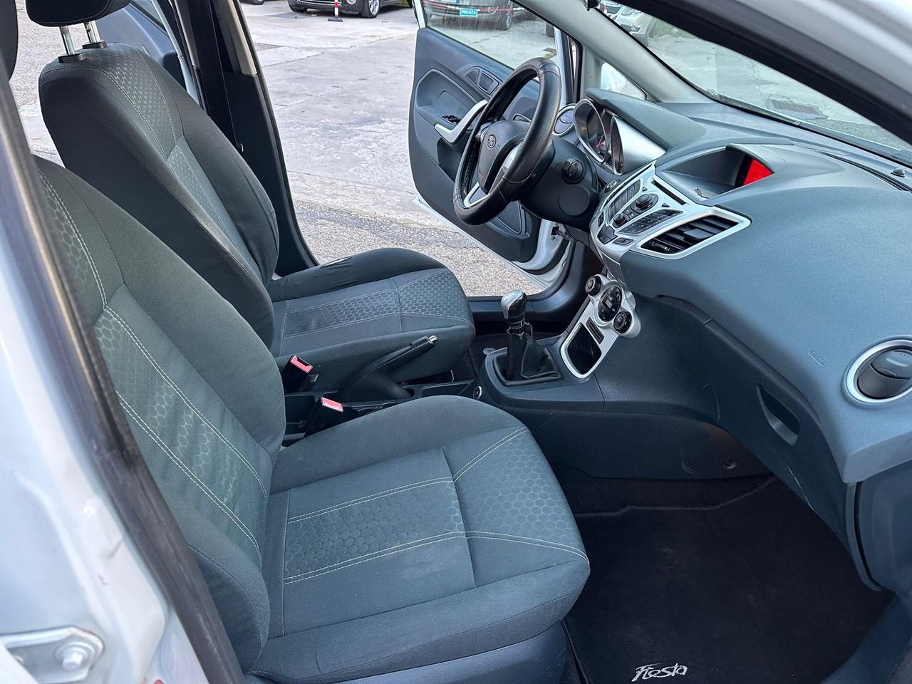 Ford Fiesta 1.4 16V 5p. Bz.- GPL Titanium Bs.