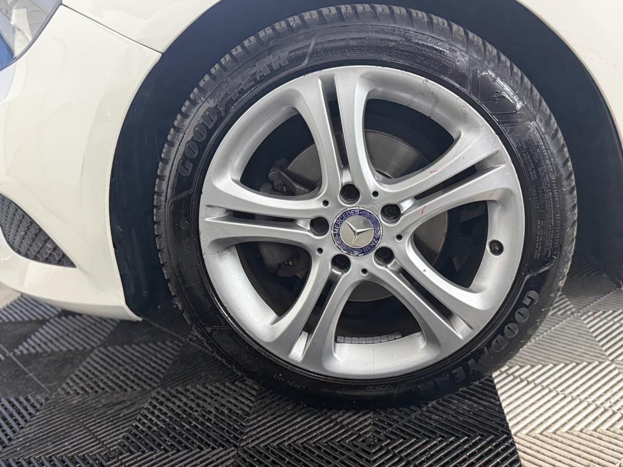 Mercedes-benz A 180 d Premium