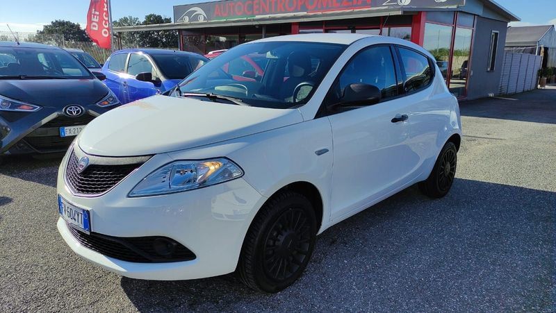 Lancia Ypsilon 1.2 69 CV 5 porte S&amp;S Elefantino Blu