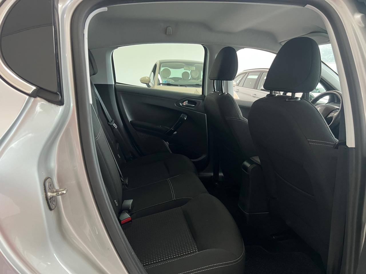 Peugeot 208 PureTech 82 5 porte Allure