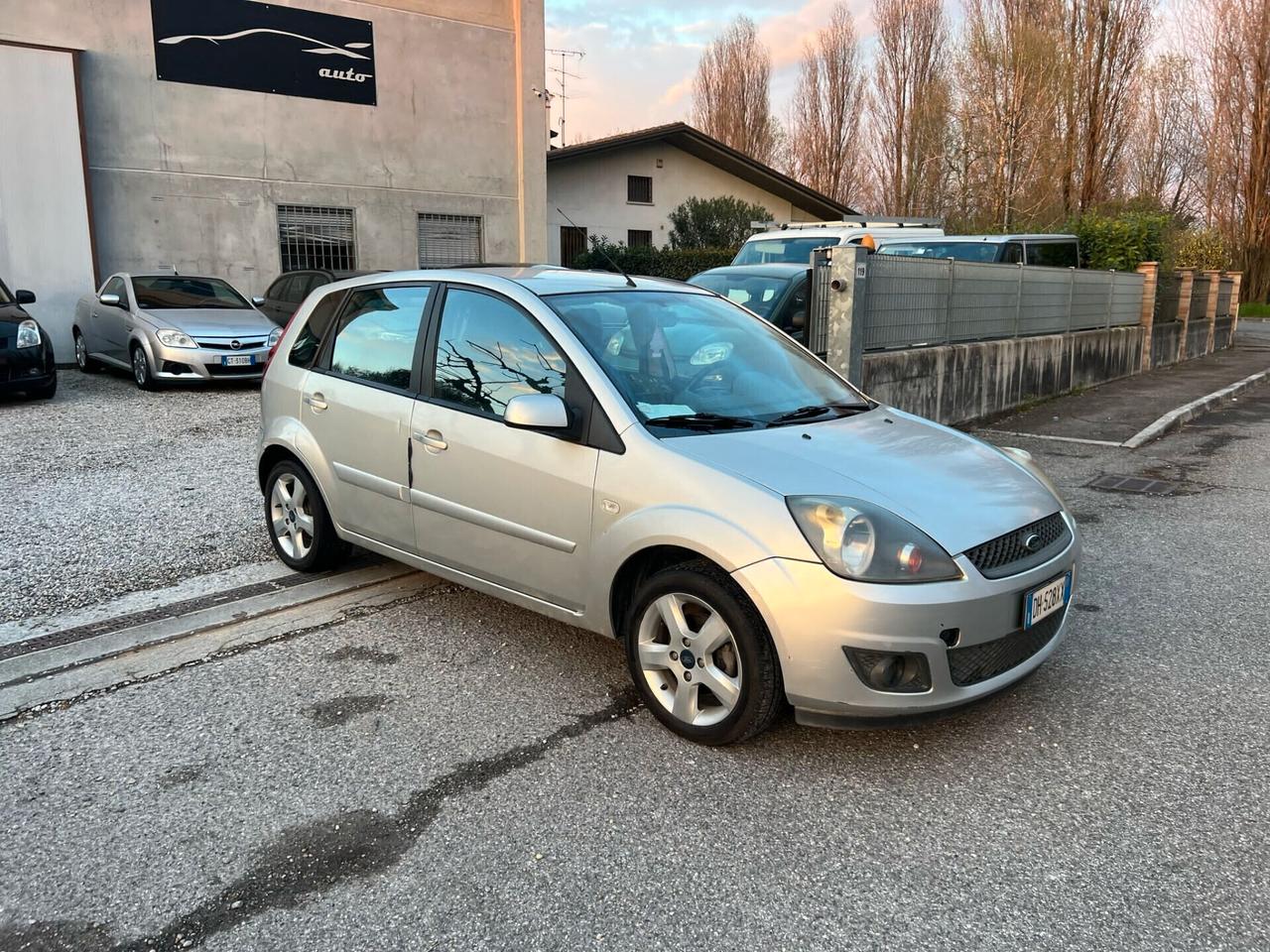 Ford Fiesta 1.4 TDCi 5p. Ghia ok neopatentato