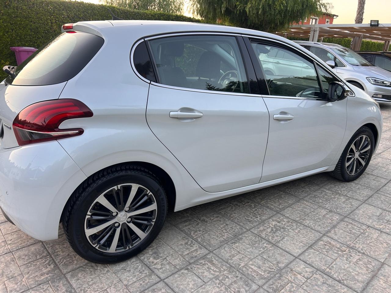 Peugeot 208 BlueHDi 75 5 porte Allure