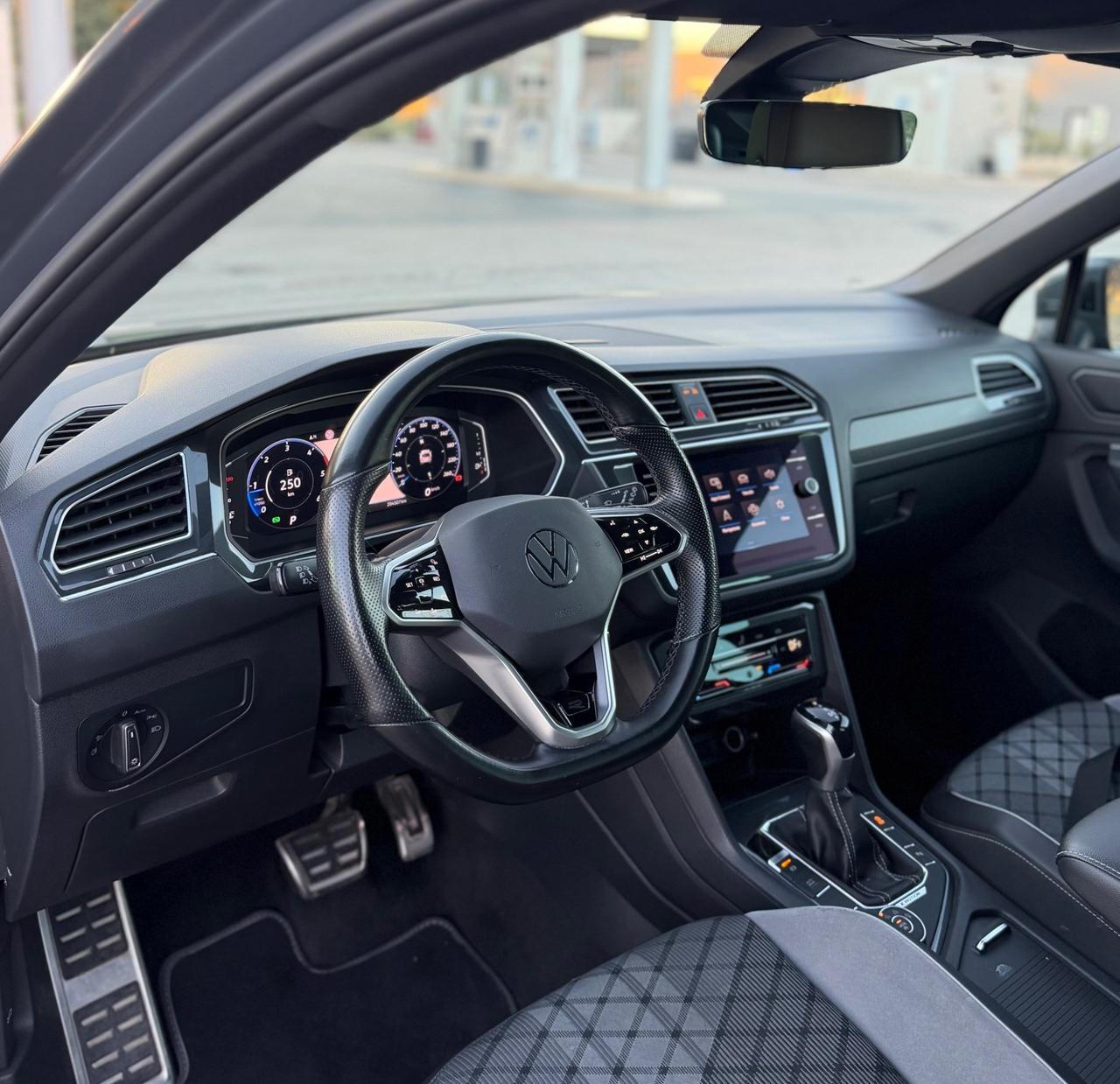 Volkswagen Tiguan 2.0 TDI 150 CV DSG 4MOTION R-Line