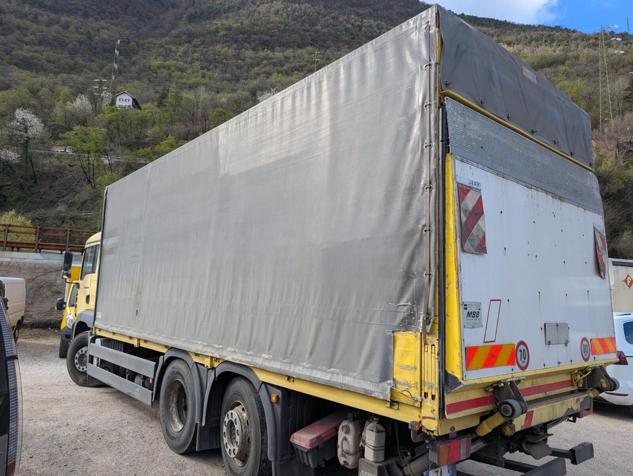 MAN TGA 26.460 3 assi con sponda idraulica