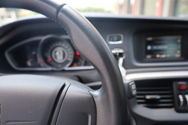 VOLVO V40 D2 2.0d UniPropietario Tagliandata per NEOPATENTAT