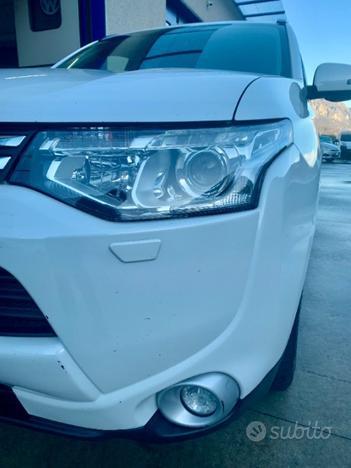 MITSUBISHI Outlander 2.2 DI-D 4WD Instyle AUT.