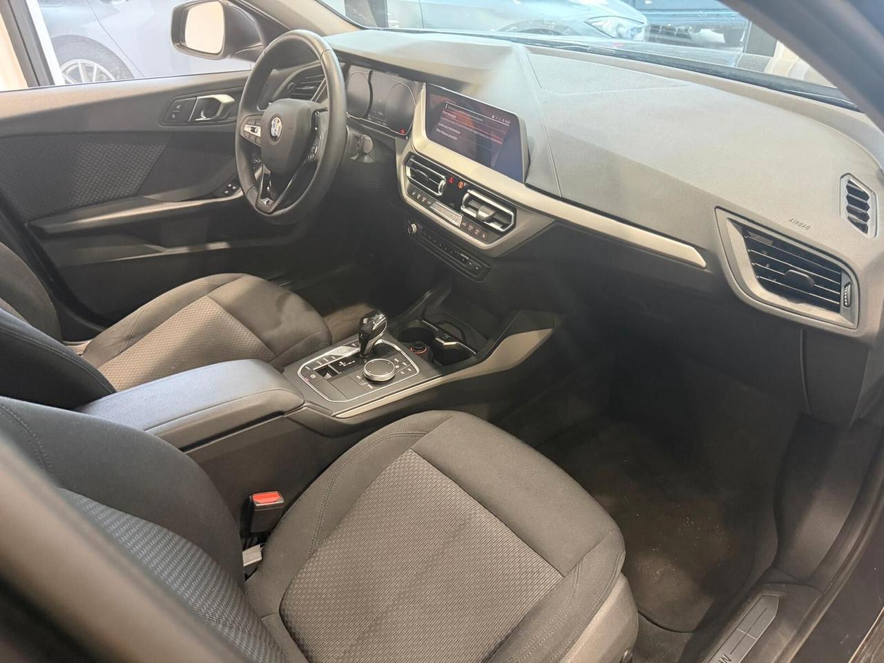 Bmw 118 118d 5p. Business Advantage