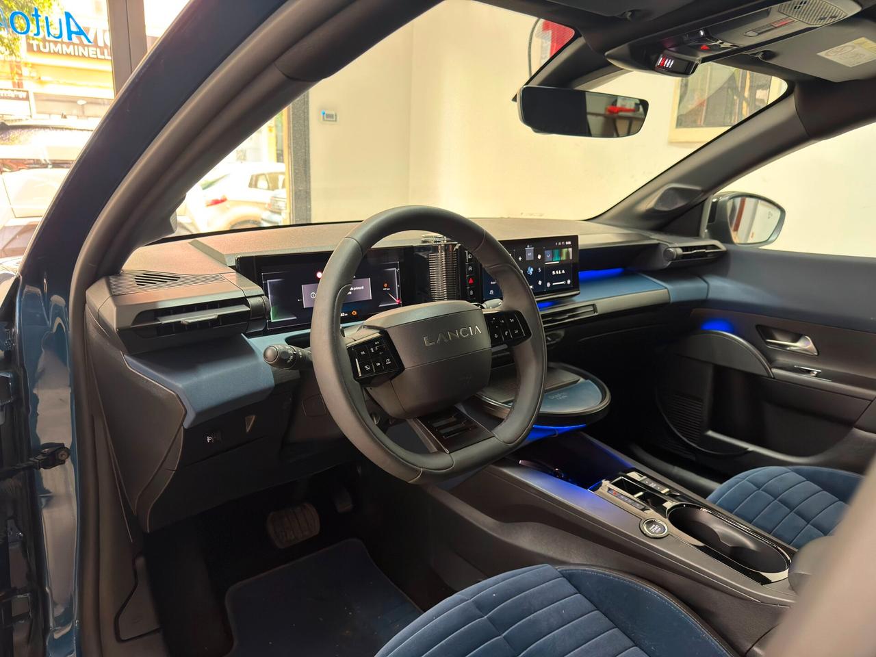 Lancia Ypsilon Hybrid 110CV e-DCT Edizione Cassina