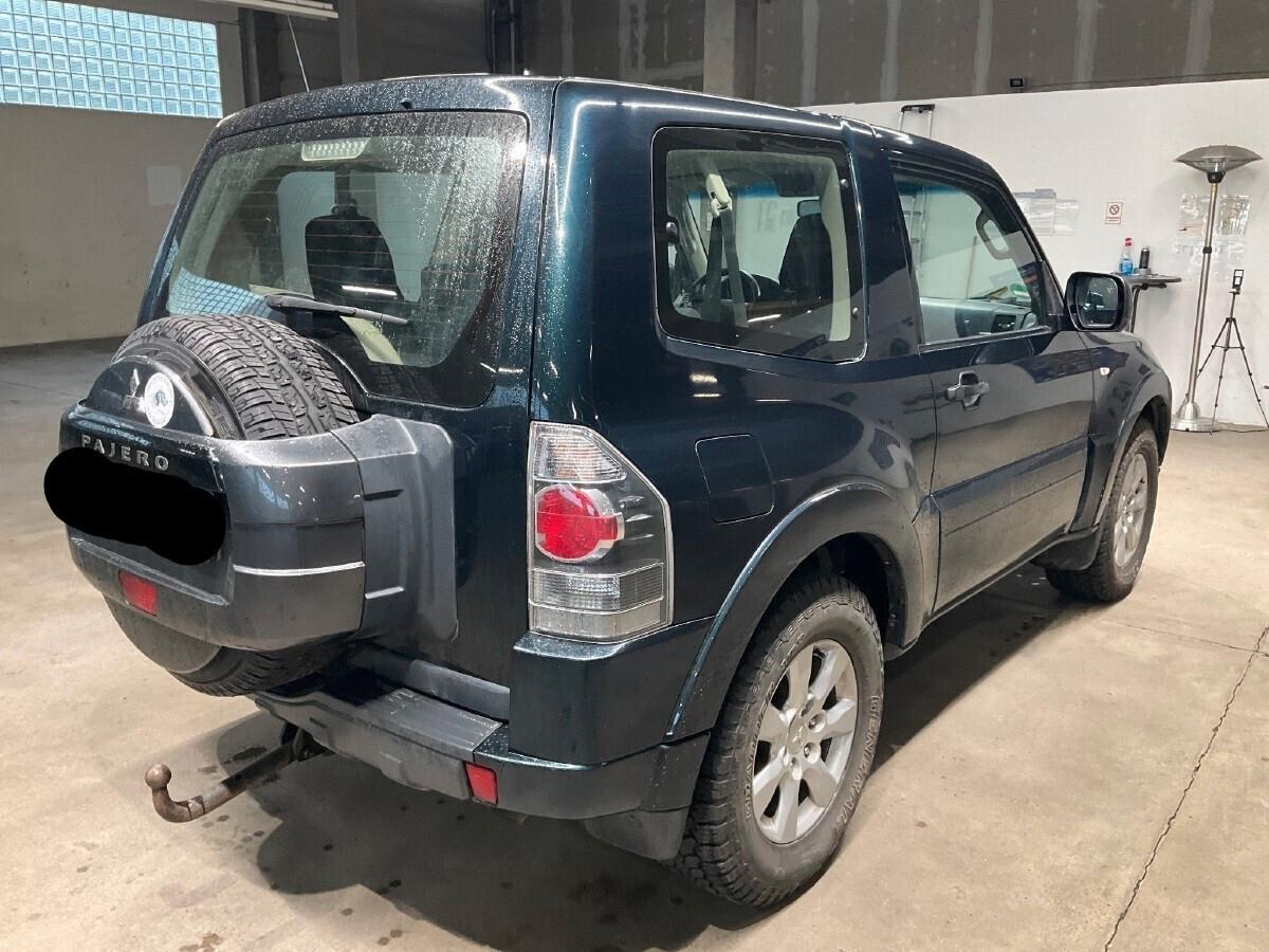 Mitsubishi Pajero 3.2 DI-D 16V aut. 3p. Invite DPF