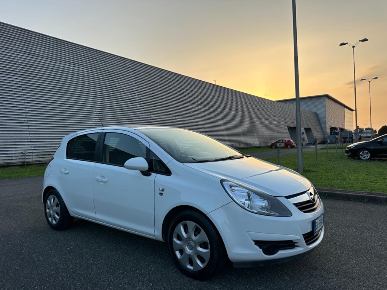 Opel Corsa 1.2 5 porte Cosmo