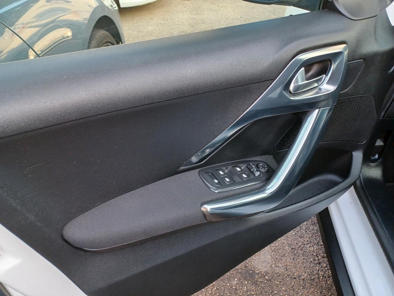 Peugeot 2008 1.6 HDI ALLURE PARI AL NUOVO