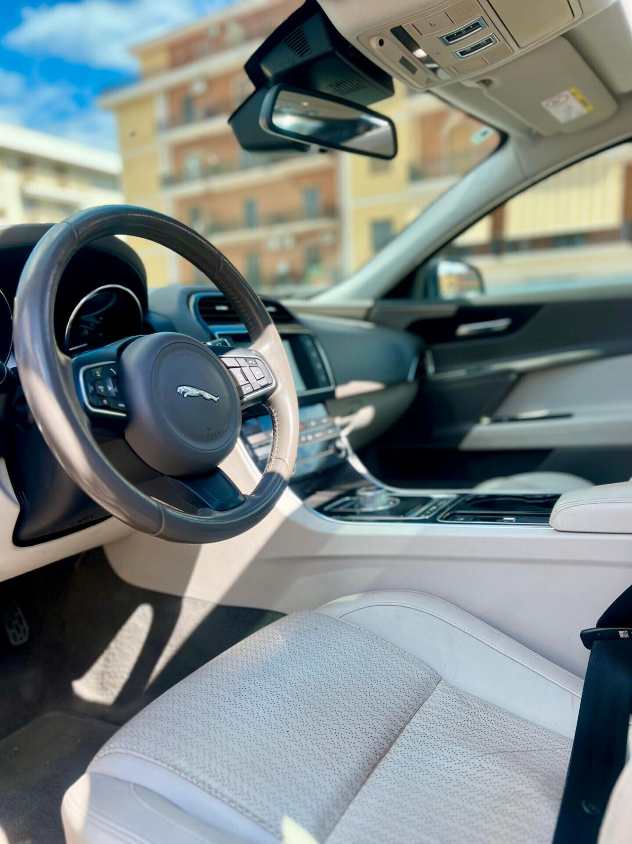 Jaguar XE 2.0 D Turbo 180CV aut. Prestige