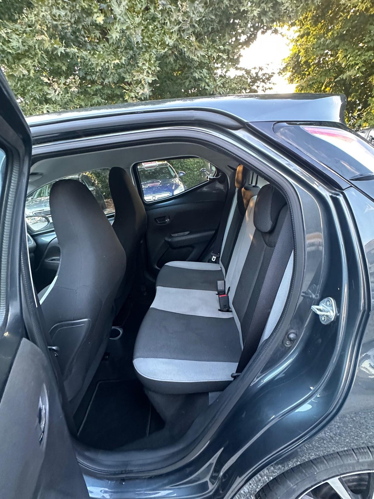 Toyota Aygo 1.0 VVT-i 69 CV 5 porte x-cite