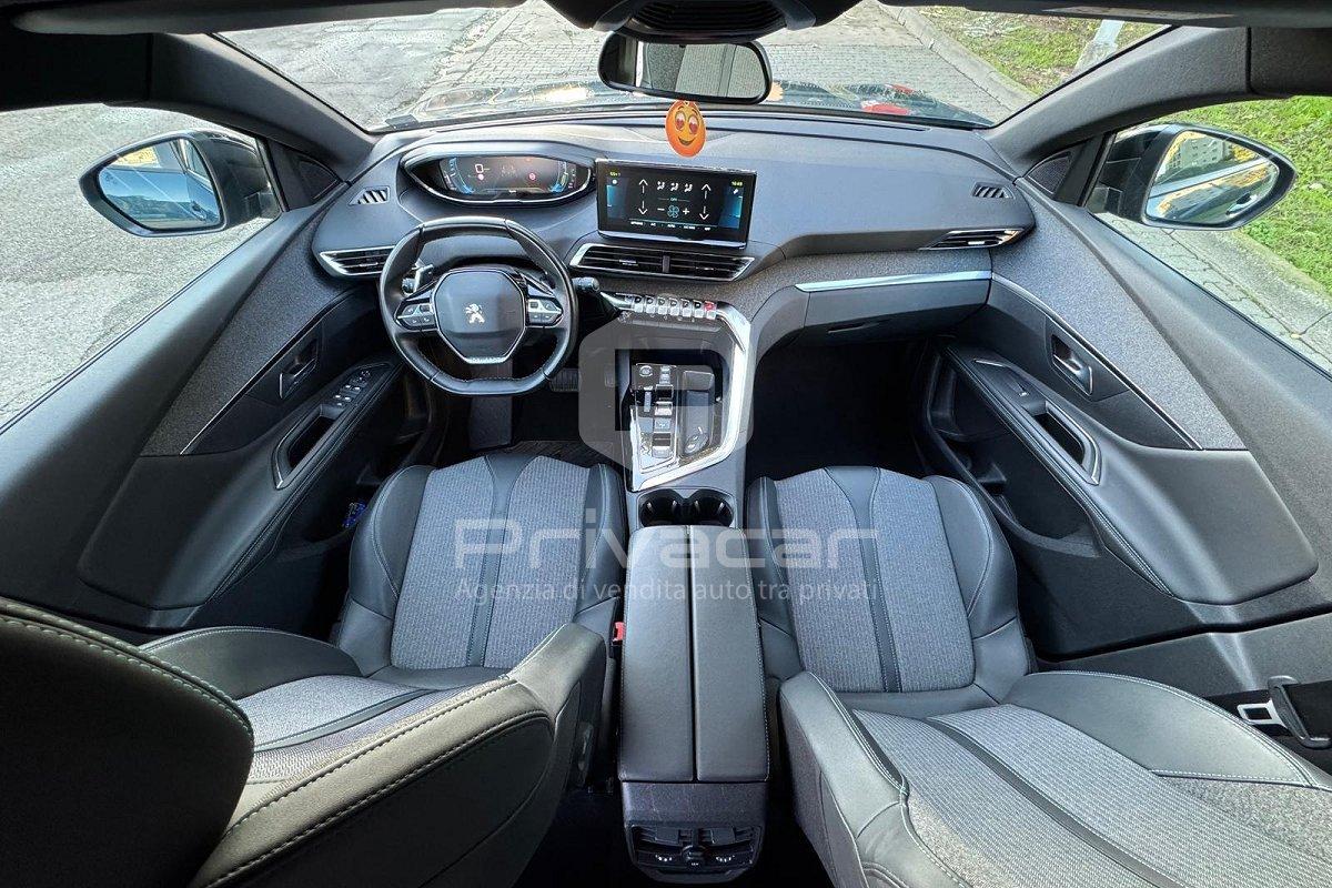 PEUGEOT 3008 Hybrid4 300 e-EAT8 Allure Pack