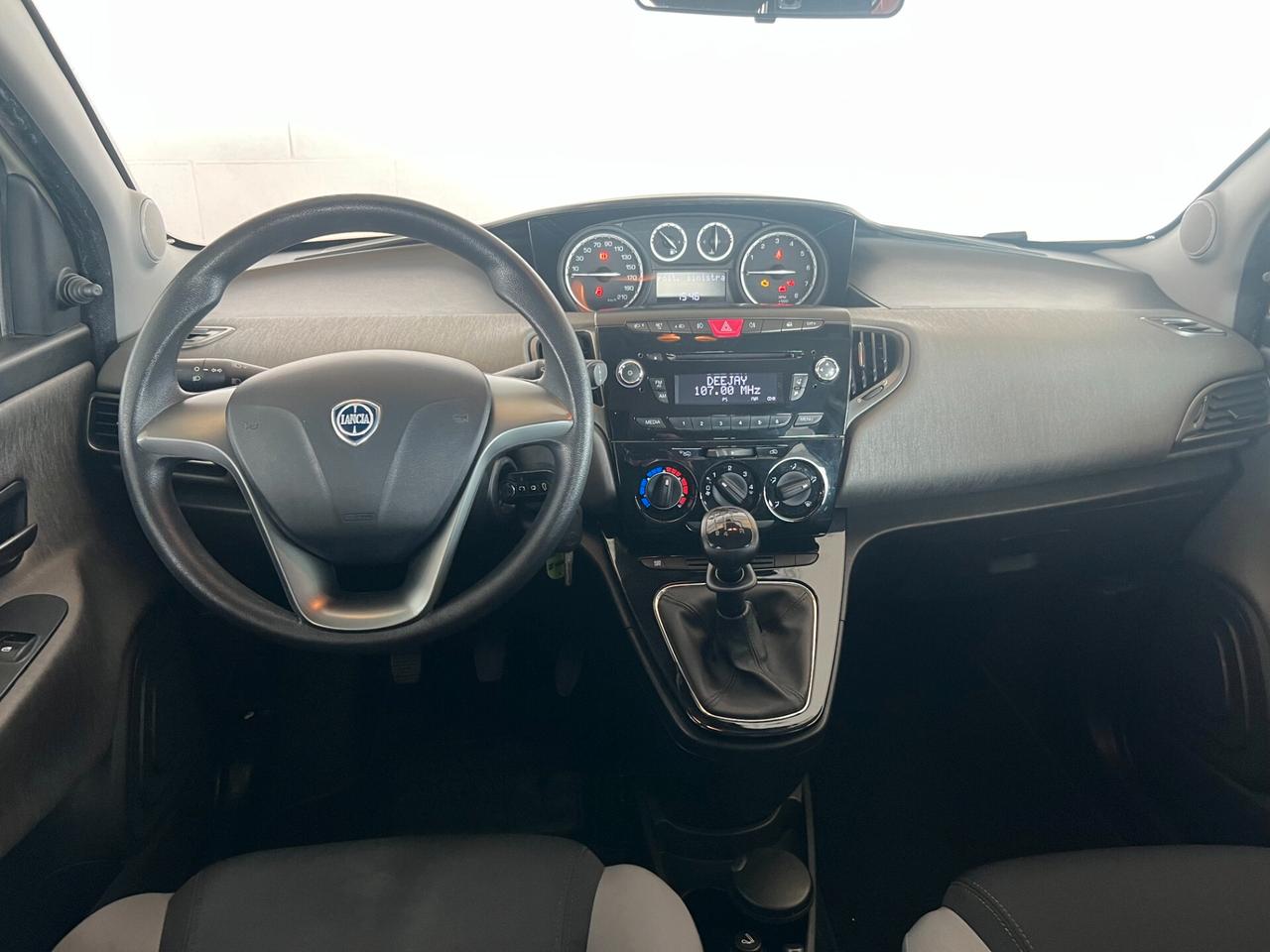 Lancia Ypsilon 1.2 69 CV 5 porte Gold KM 76.638 OK NEOPATENTATI